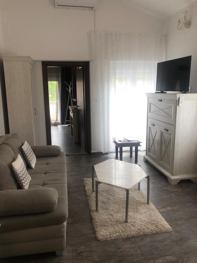 Ferienwohnung Grey Pearl With Free Ev Ch-Station Valbandon Exterior foto