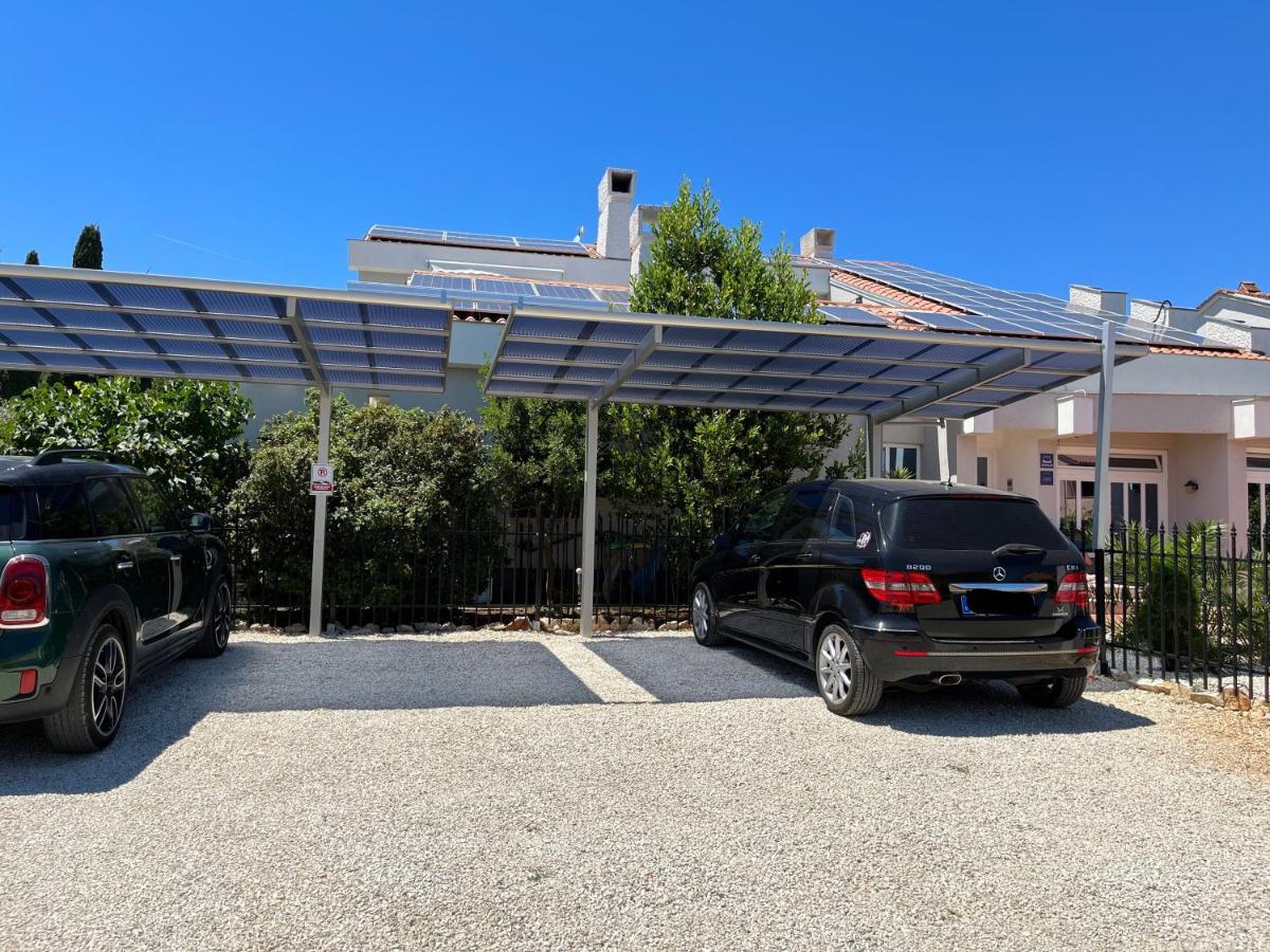 Ferienwohnung Grey Pearl With Free Ev Ch-Station Valbandon Exterior foto