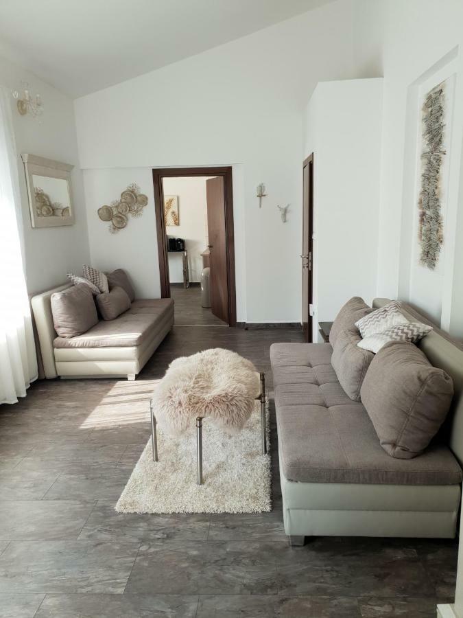 Ferienwohnung Grey Pearl With Free Ev Ch-Station Valbandon Exterior foto