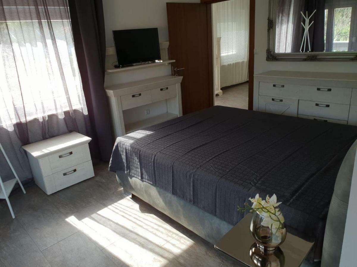 Ferienwohnung Grey Pearl With Free Ev Ch-Station Valbandon Exterior foto